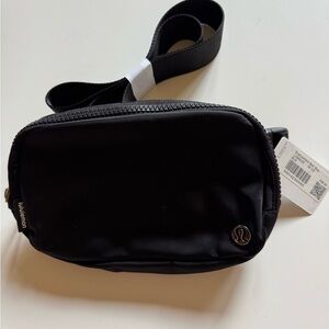 Lululemon Everywhere 1L Belt Bag